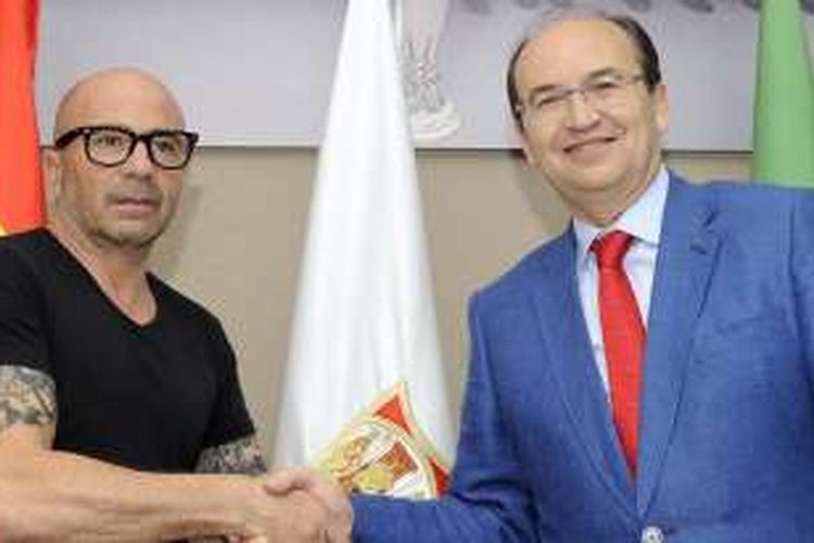 Pelatih asal Argentina, Jorge Sampaoli, resmi melatih Sevilla mulai musim depan. 