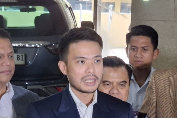 Pengacara Jokowi Serahkan Ijazah Asli ke Bareskrim Terkait Laporan Eggi Sudjana 