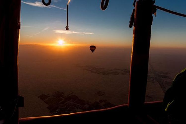 Hot Air Ballooning and Falconry, salah satu atraksi baru di Dubai tahun 2017.