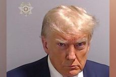 Merchandise Bergambar Mugshot Trump Jadi Fenomena Baru