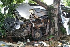 Seorang Guru Korban Bus Tabrak Pohon di Sukabumi Kritis