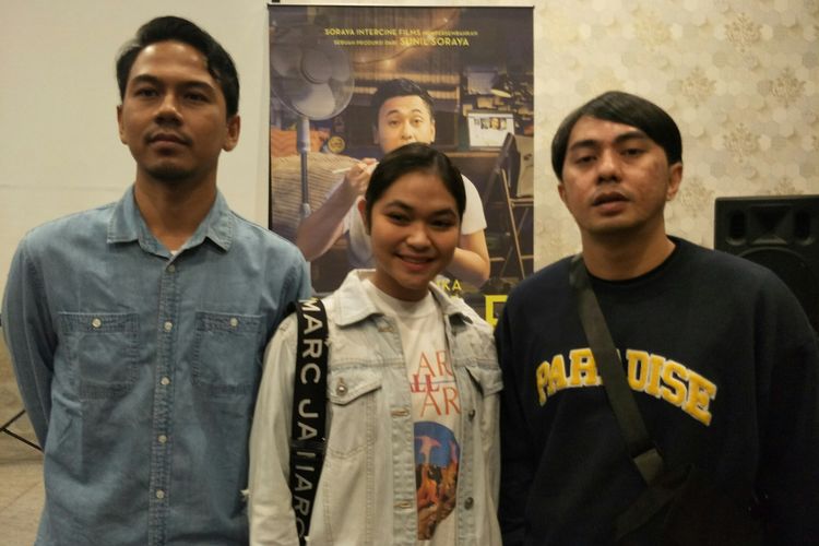 Dhan (keyboard), Regina (vokalis) dan Nard (bass) yang tergabung dalam grup band Geisha dalam jumpa pers peluncuran soundtrack dan trailer film Single Part 2 di Cerita Rasa, Cilandak, Jakarta Selatan, Senin (6/5/2019).   