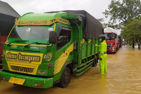 Banjir Landa Jalur Selatan Ruas Banyumas, Sopir Truk Terjebak Kemacetan Selama 6 Jam