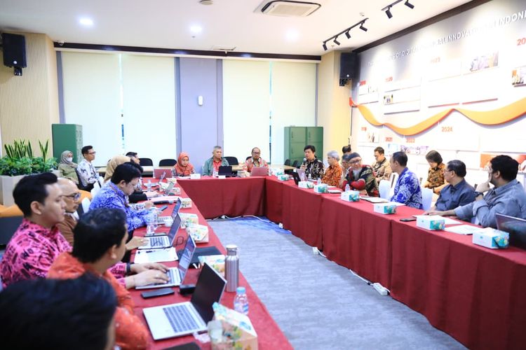 Otoritas Jasa Keuangan (OJK) kembali mengundang kelompok pemberi dana (lender) Dana Syariah Indonesia (DSI) untuk membahas perkembangan pengembalian dana lender yang telah dijanjikan pengurus DSI. 