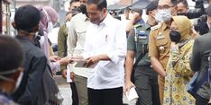 Salurkan Bansos di Bogor, Presiden Jokowi Sampaikan Pesan Ini kepada Warga