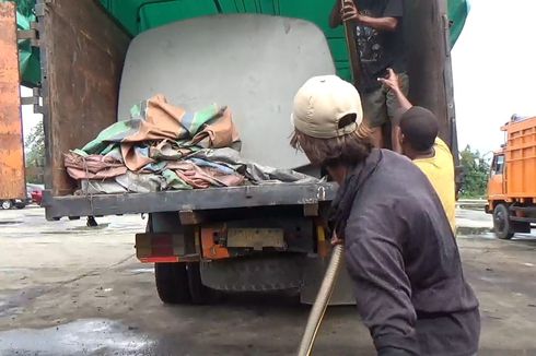 Penimbun dan Operator SPBU di Lampung Tertangkap Basah Pindahkan Ratusan Liter Solar