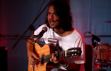 Jason Ranti tampil pada hari kedua Syncronize Fest 2017 di Gambir Expo Kemayoran, Jakarta, Sabtu (7/10/2017). Festival musik yang berlangsung hingga Minggu (8/10/2017) tersebut menampilkan beberapa musisi di antaranya ada Bangkutaman, Jason Ranti, Adhitya Sofyan, Float, Pee Wee Gaskins, Indische Party, dan Hello Dangdut. 
