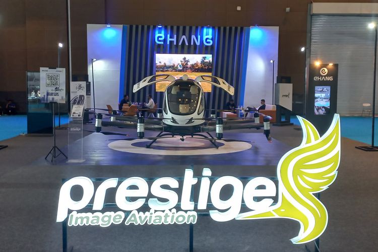 Taksi terbang EHang 216 di PEVS 2025