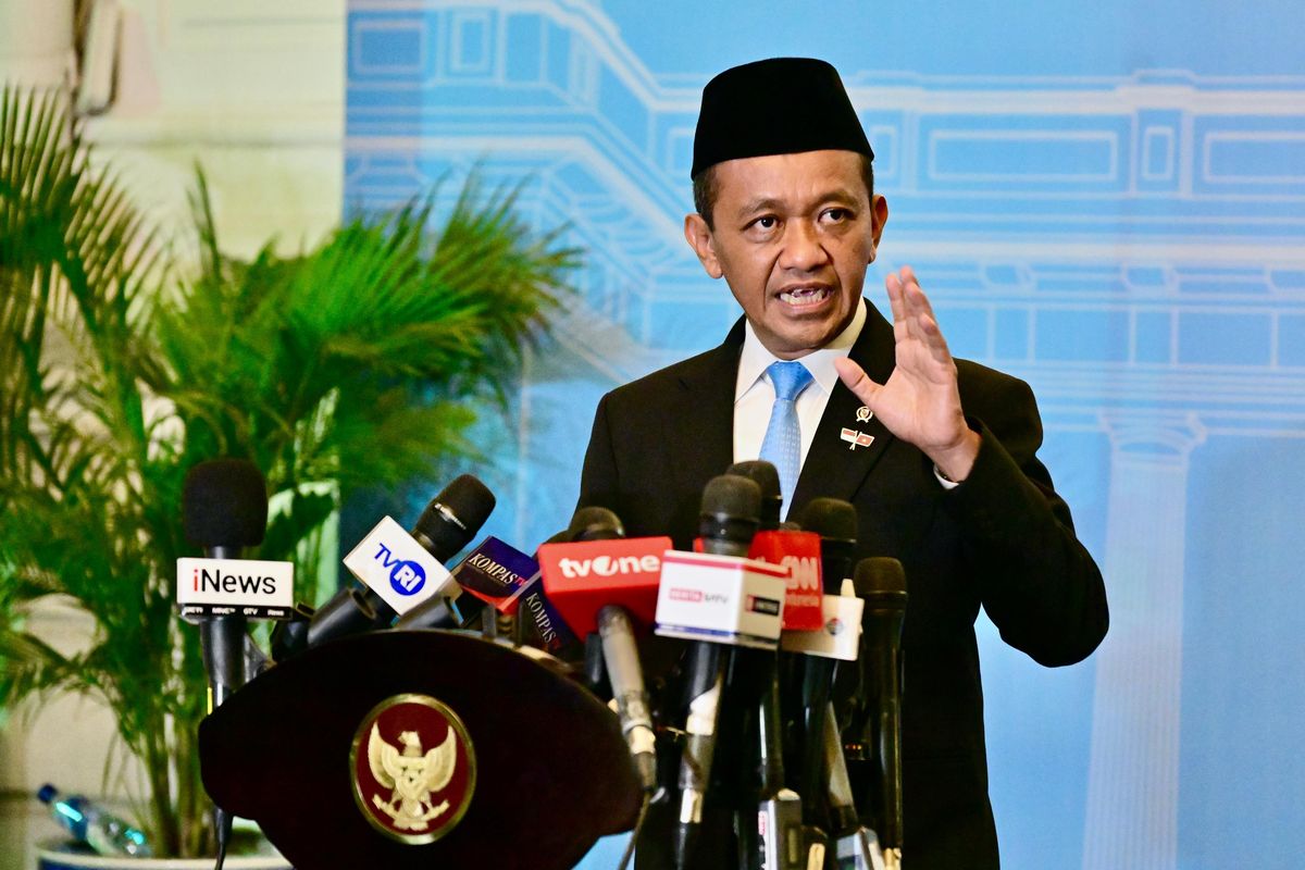 Menteri Energi dan Sumber Daya Mineral (ESDM) Bahlil Lahadalia di Kompleks Istana Kepresidenan, Jakarta Pusat, Senin (10/3/2025). 