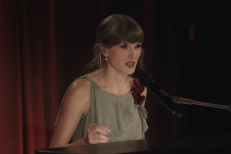 Gaya Taylor Swift di Grammy Museum, Gaun Hijau dan Berlian Senilai Rp 841 Juta