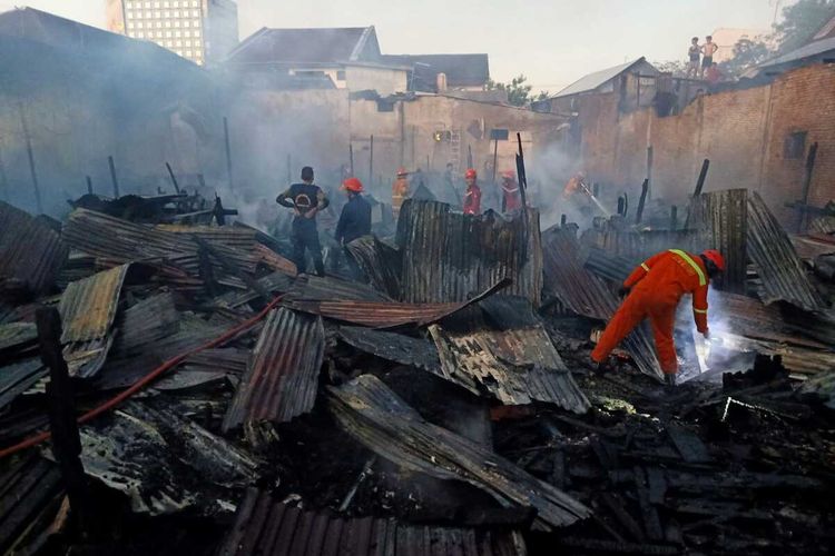 Sebanyak 17 rumah warga di Jl Andi Jemma, Lorong 9, RT 06 dan 07, Kelurahan Hanya-Bantaeng, Kecamatan Rappocini, Kota Makassar ludes dilalap api, Jumat (16/6/2023) sekitar pukul 04.10 Wita. 