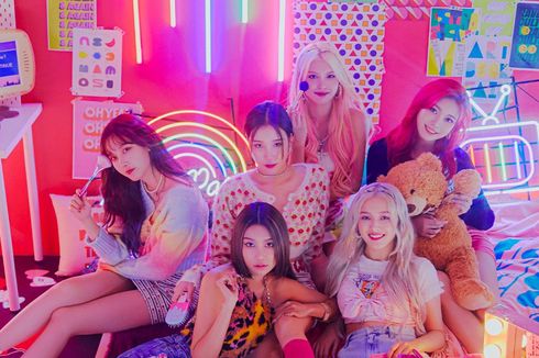 Lirik Lagu Wrap Me In Plastic - MOMOLAND dan Chromance