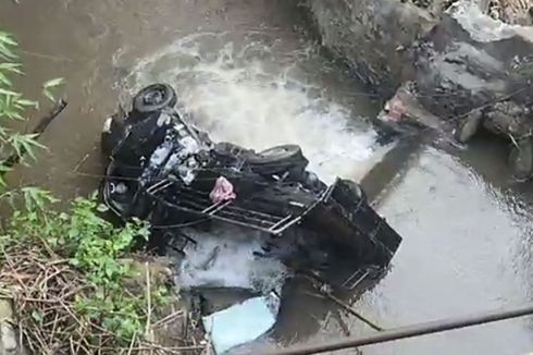 Sopir Mengantuk, Pikap Pengangkut Sayur di Pagar Alam Terjun ke Sungai