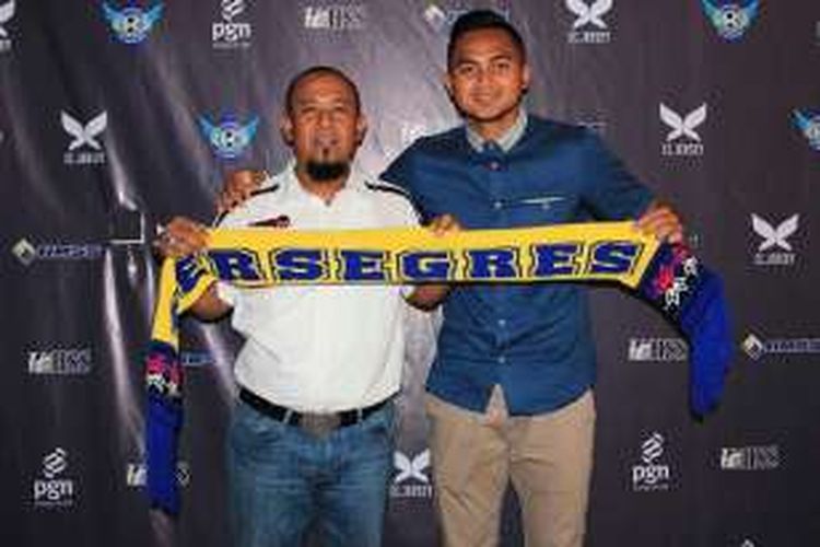 Manajer Persegres Gresik United Bagoes Cahyo Yuwono (kiri) dan Dimas Galih Pratama. 