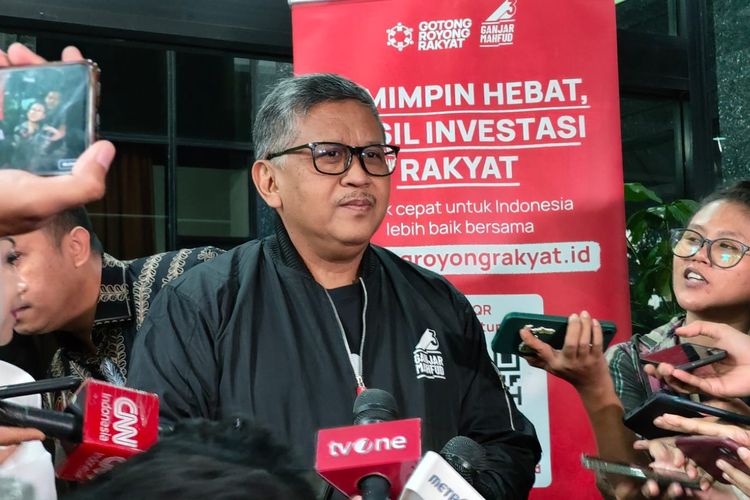 Sekretaris Tim Pemenangan Nasional (TPN) Ganjar-Mahfud, Hasto Kristiyanto ditemui di Gedung High End, Jakarta Pusat, Rabu (13/12/2023) usai rapat rutin TPN.