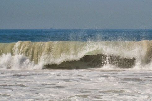 Waspada, Tinggi Gelombang Laut Natuna Capai 4 Meteran