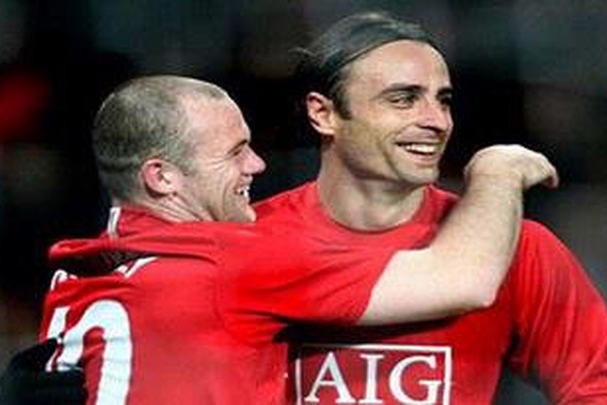 Penyerang Manchester United, Wayne Rooney, Dimitar Berbatov. 
