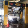 Cuci Mobil Robot dengan Tenaga Manusia, Mana yang Lebih Baik?