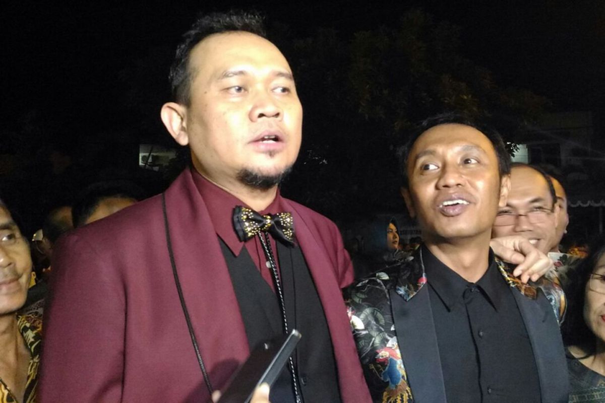 Penampilan Cak Lontong saat Hadiri Resepsi Kahiyang - Bobby di Solo (8/11 2017).