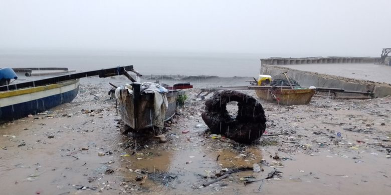 Pantai Sukaraja setelah dibersihkan, Senin (10/7/2023) sore.