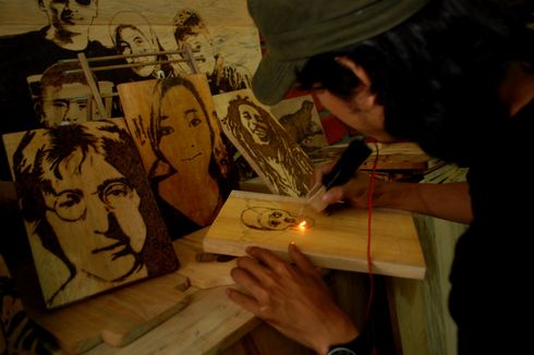 Karya Seni Lukis Bakar Asal Sukabumi Diminati Warga Belanda dan Jepang
