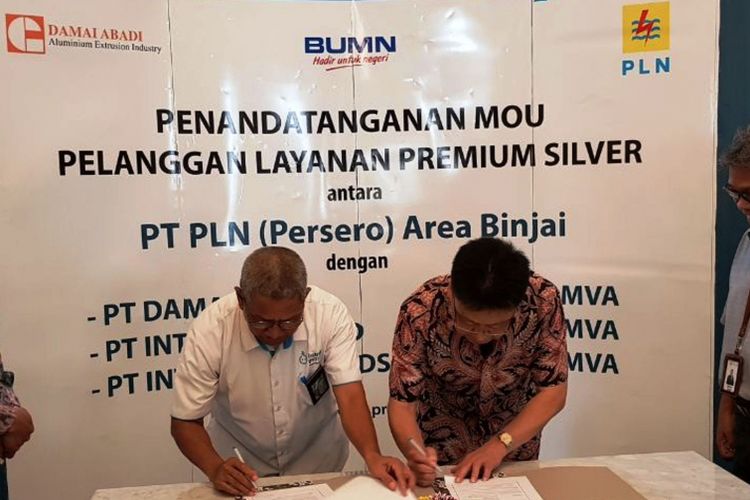 Tiga pemasok alumunium menandatangani MoU menjadi pelanggan Layanan Premium Silver PLN Wilayah Sumut, Kamis (5/4/2018)