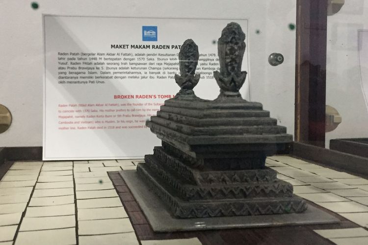 Maket makam Raden Patah di Museum Taman Prasasti