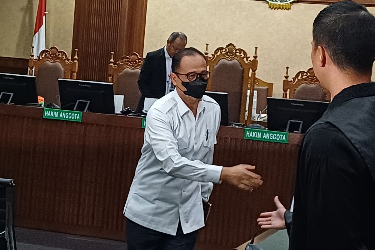 Jaksa Komisi Pembernatasan Korupsi (KPK) dan Rafael Alun Trisambodo sama-sama menyatakan pikir-pikir atas hukuman yang dijatuhkan Majelis Hakim Pengadilan Tindak Pidana Korupsi (Tipikor) Jakarta Pusat, Senin (8/1/2024).