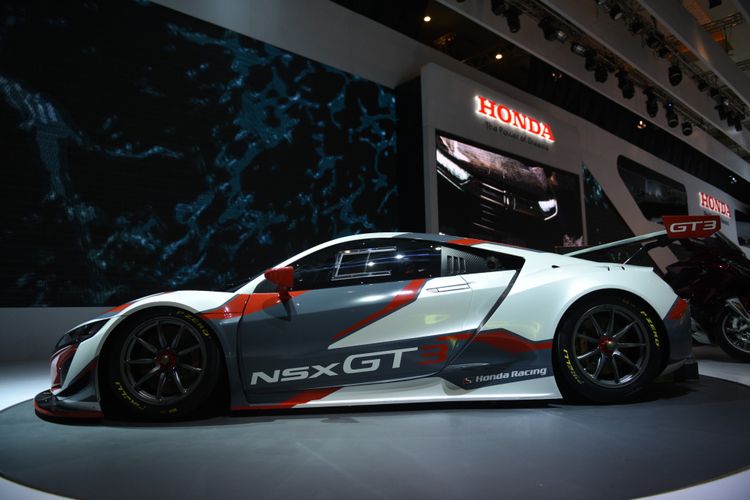 Honda NSX GT3 mejeng di Indonesia International Motor Show (IIIMS) 2018.