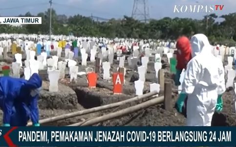 Tired Gravedigger in Indonesia's Surabaya Hopes Covid-19 Scourge Ends Soon