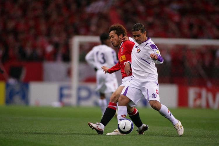 Mantan pemain Persik Kediri Chritian Gonzales saat tampil pada laga Liga Champions Asia 2007 kontra Urawa Red Diamonds (Jepang)