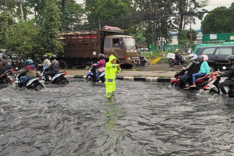 Banjir Di Depan Kahatex Jalur Bandung Tasikmalaya Macet Panjang Halaman All Kompas Com