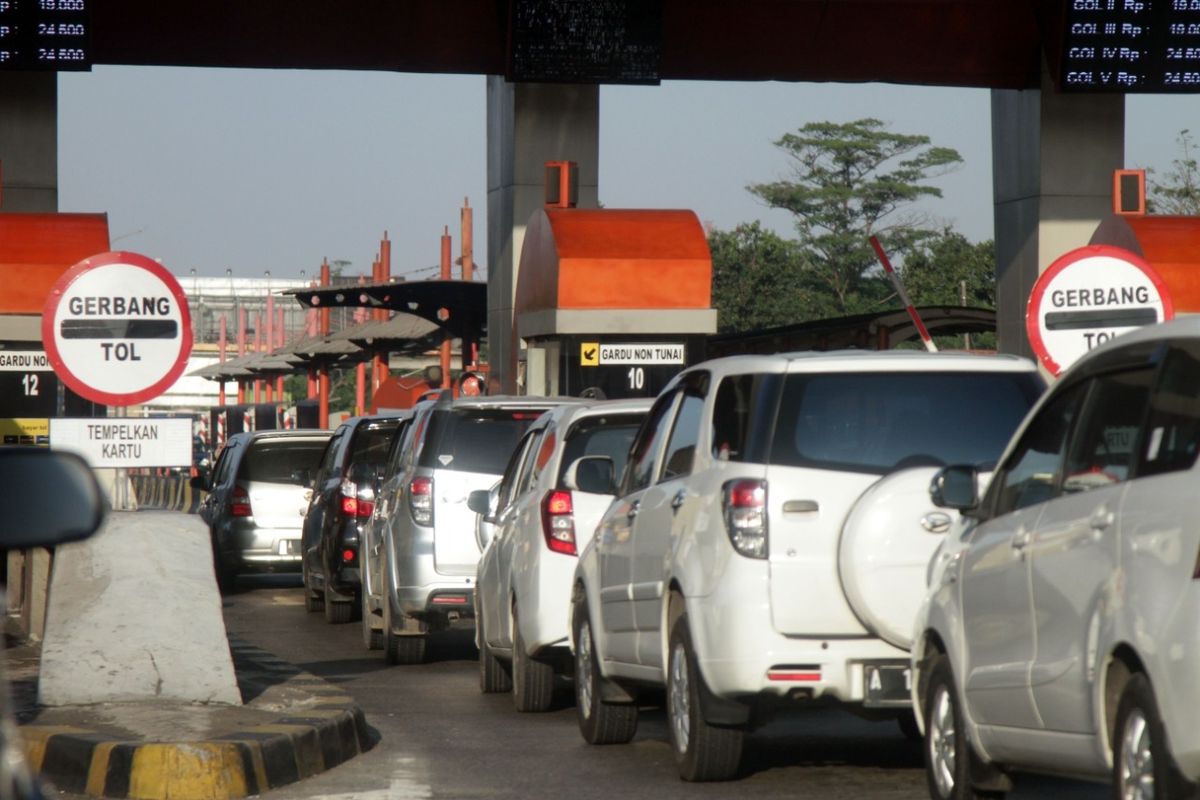 Arus lalu lintas di Tol Tangerang-Merak