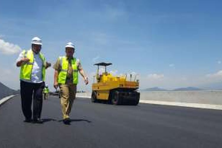 Sekda Provinsi Jawa Barat yang juga Ketua Harian PB PON 2016 Iwa Karniwa memantau interchange Gedebage. Interchange ini sengaja dibuat untuk keperluan PON 2016. 