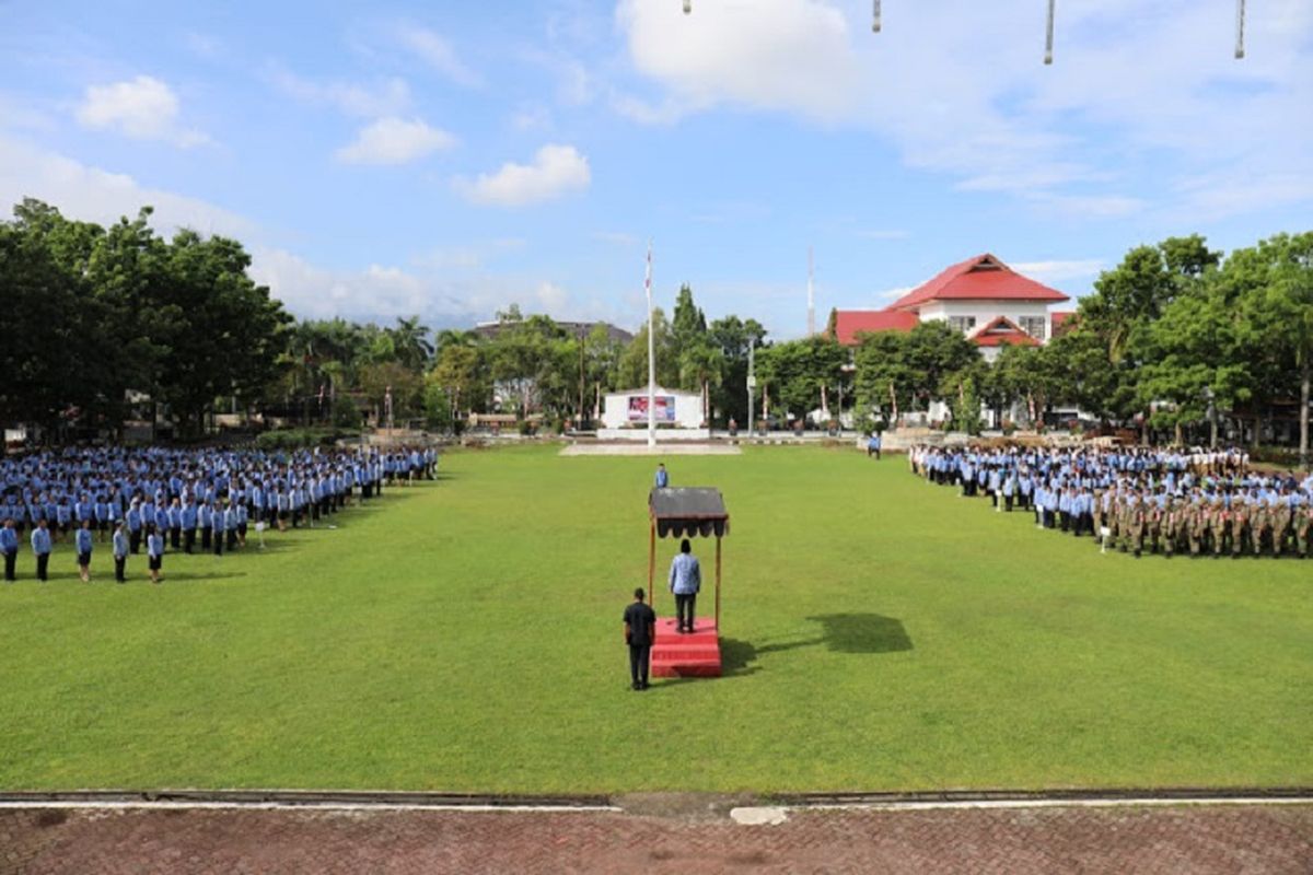 Dalam menyambut HUT Korpri, Pemerintah Sulawesi Utara melaksanakan apel bersama bagi seluruh Aparatur Sipil Negara (ASN) yang ada di lingkup Pemprov Sulut.