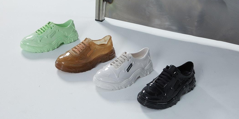 Sneaker yang terbuat dari material plastik daur ulang, kolaborasi Melissa dan Rombaut.