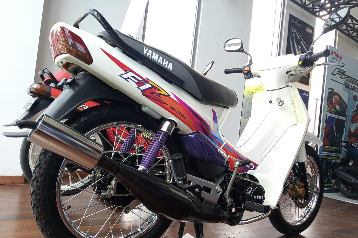 Yamaha F1Z warna putih hasil restorasi