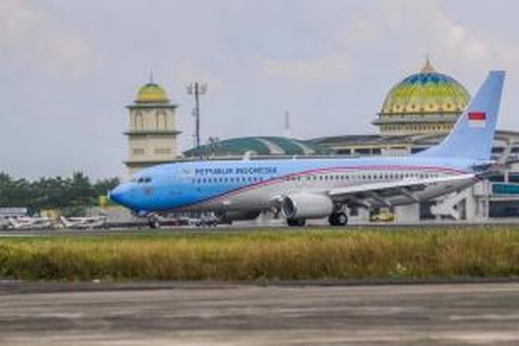 Pesawat Kepresidenan Boeing Business Jett mendarat di Bandara Sultan Iskandar Muda, Blangbintang, 16 April 2014. Pesawat kepresidenan pertama milik Republik Indonesia tersebut melakukan percobaan penerbangan.