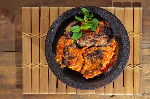 Resep Ikan Pari Asap Penyet, Nikmat dengan Sambal Bawang