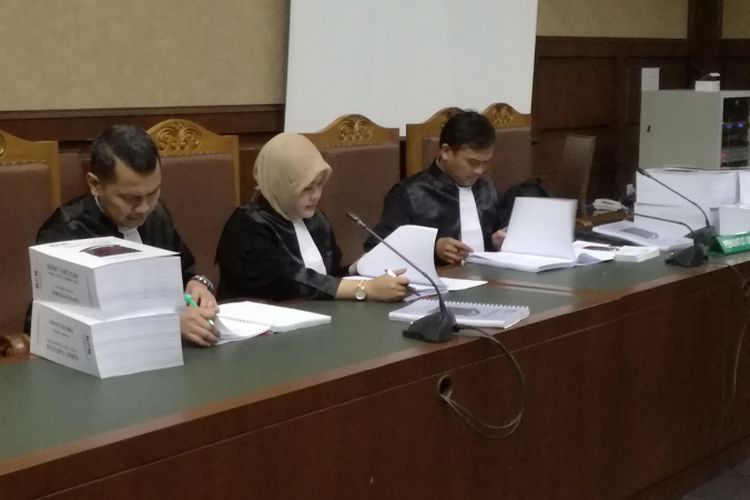  Terdakwa Zumi Zola menjalani sidang lanjutan dengan agenda pembacaan tuntutan di Pengadilan Tindak Pidana Korupsi, Jakarta, Kamis (8/11/2018). Jaksa Komisi Pemberantasan Korupsi (KPK) Tri Anggoro Mukti mengatakan, surat tuntutan terhadap Zumi terdiri dari 1211 lembar.