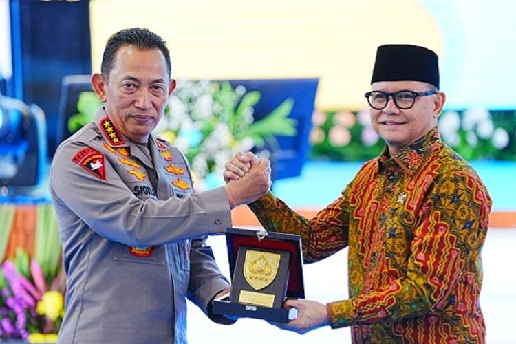 Hari Bhayangkara Ke-80, Menteri P2MI: Sinergi dengan Polri Krusial Lindungi Pekerja Migran