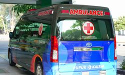 Dukung Pelayanan Kesehatan, Pupuk Kaltim Hibahkan Kendaraan Mini ICU