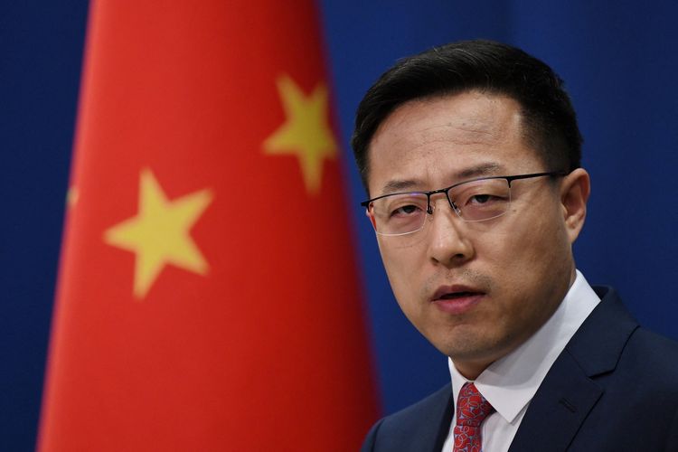 Juru Bicara Kementerian Luar Negeri China Zhao Lijian saat berbicara dalam konferensi pers di Beijing pada 8 April 2020.