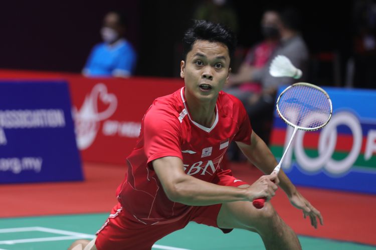 Tunggal putra Indonesia, Anthony Sinisuka Ginting, saat mengalahkan tunggal putra Jepang, Kenta Nishimoto, dengan skor 8-21, 21-14, 22-20, di Axiata Arena, Malaysia, Rabu (6/7/2022). 