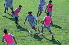 Lapangan Latihan Persib Dinilai Buruk: Banyak Kerikil, Berlubang…