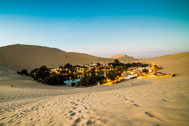 Huacachina, kota kecil di tengah Gurun Ica, Negara Peru.