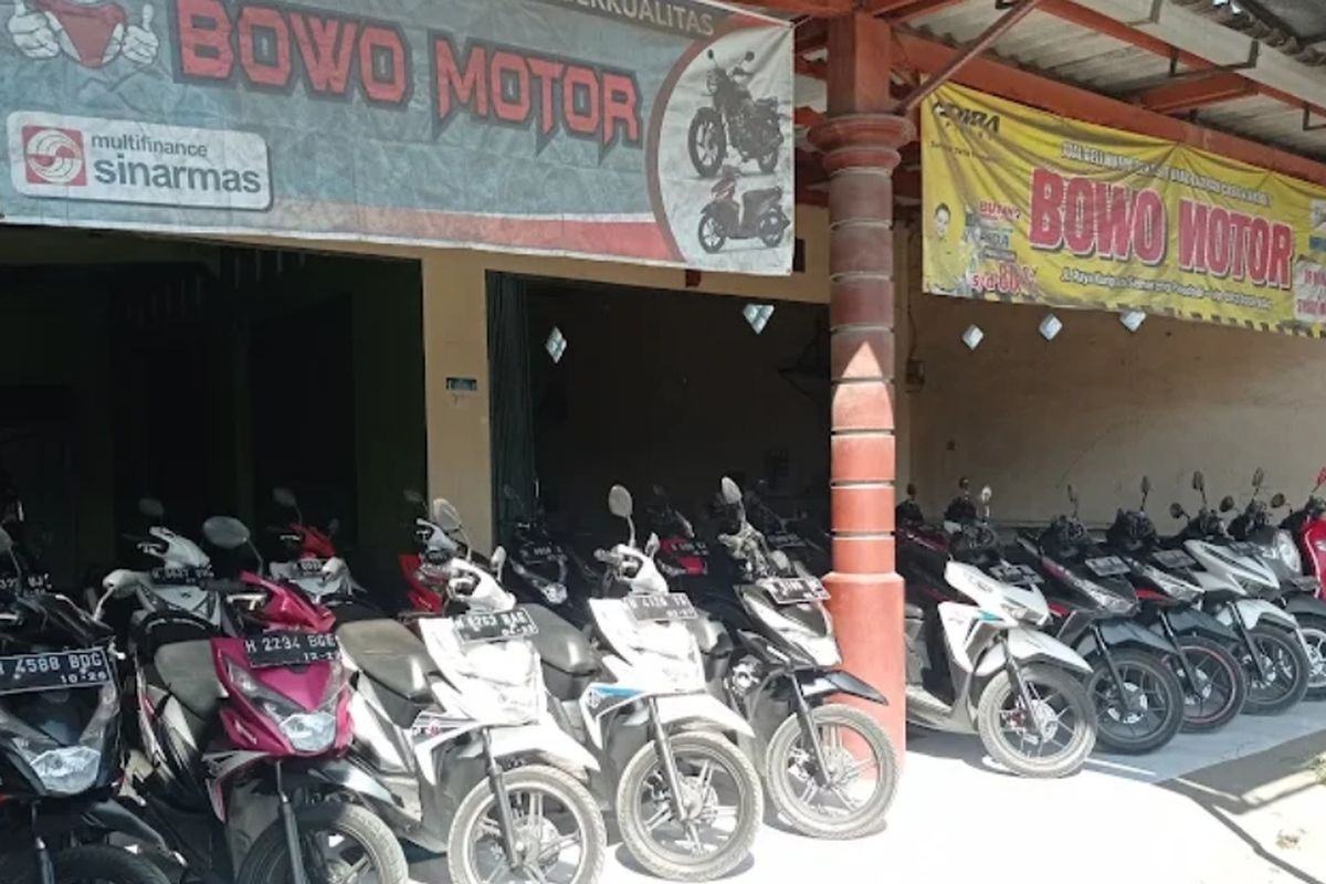 Showroom motor bekas