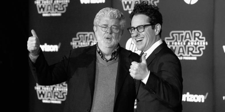 George Lucas (kiri), kreator yang pernah menyutradarai film-film Star Wars, dan JJ Abrams, sutradara Star Wars sekarang, menghadiri pemutaran perdana film Star Wars: The Force Awakens, di Hollywood, California, AS, pada 14 Desember 2015 waktu setempat.