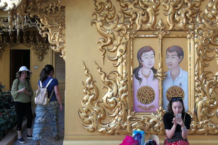 Toilet laki-laki dan perempuan di White Temple, Chiang Rai, Thailabd