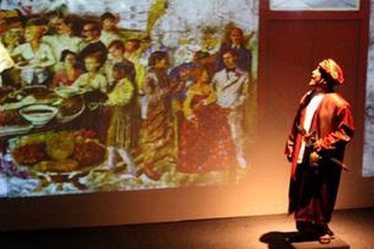 Salah satu adegan dalam pertunjukan interaktif yang memanfaatkan teknologi digital bertajuk "Mystery of Batavia" di Museum Fatahillah, Jakarta. Pertunjukan berlangsung pada 13 Maret-15 Mei 2011.